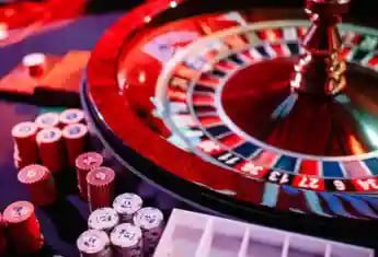 yyph betting page showing live sports odds and market selections
